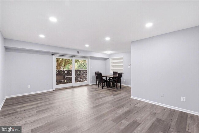 Photo - 218 Locust St SE Unit 142