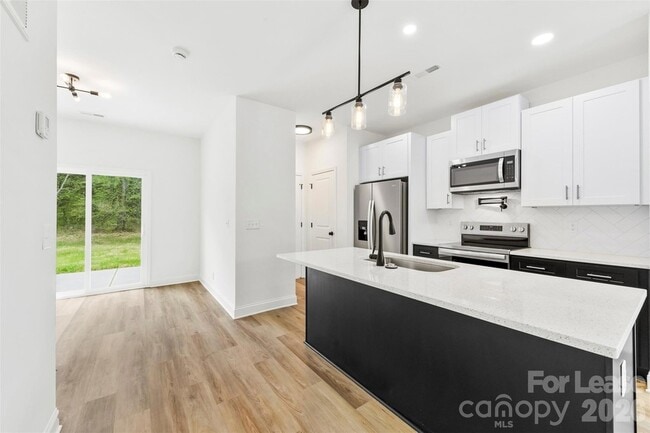 Photo - 2043 Green Oak Dr