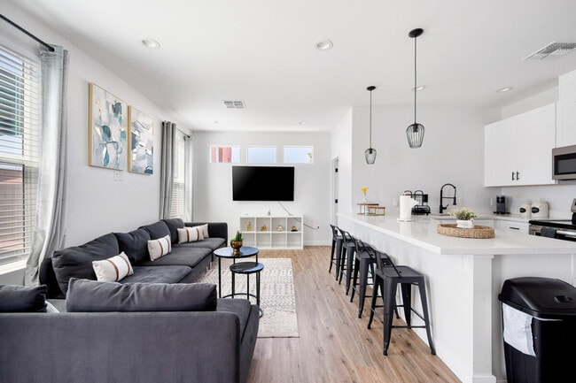 Building Photo - 3806 E Polk St Unit ID1244297P