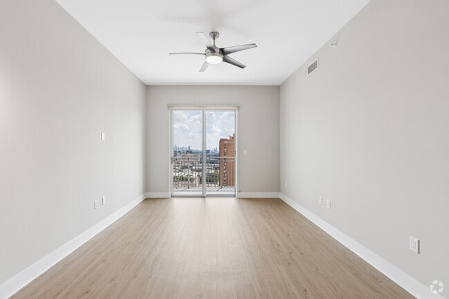 A3R 1BR, 1BA - 737SF - Living Room - M5250