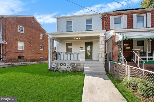 Photo - 1811 T Pl SE