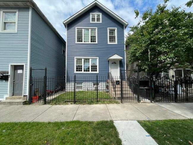 Building Photo - 4829 S Justine St Unit 1