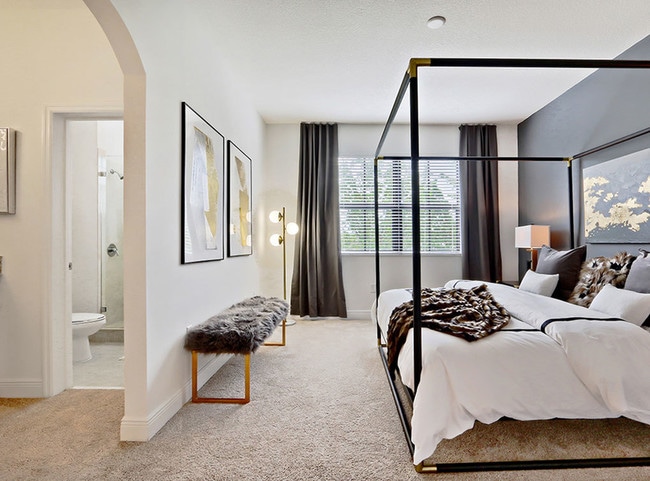 Oversized walk-In closets - AMLI Toscana Place