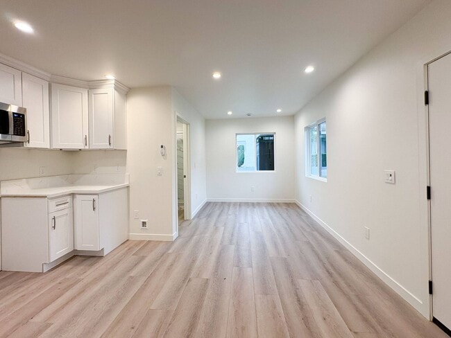 Photo - Claremont Pacifica Apts