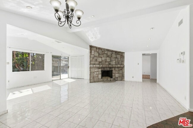 Photo - 20500 Archwood St