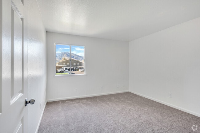 1BR, 1BA - 650SF - 2nd Bedroom - Windscape Village Apartments