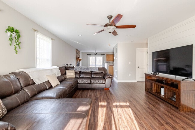 Photo - 301 Rollason Dr Unit SI ID1526871P
