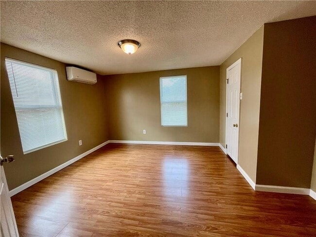 Photo - 2122 Stander Pl