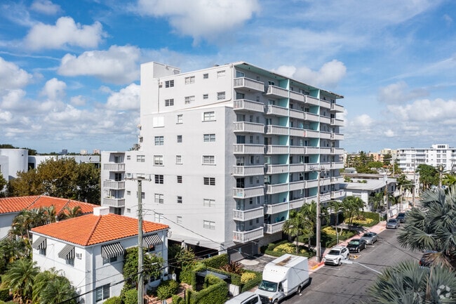 Photo - Carlyle Plaza