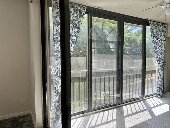 Photo - 5438 Verona Dr Unit L