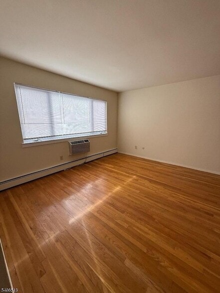 Photo - 573 Broughton Ave Unit 6A