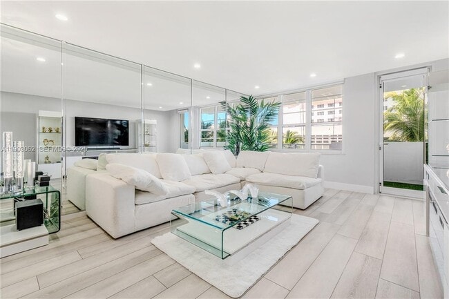 Building Photo - 100 Lincoln Rd Unit 323