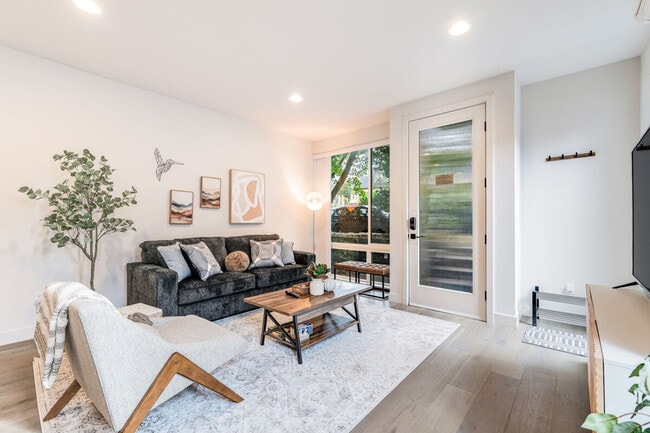 Building Photo - 2319A Franklin Ave E Unit ID1035905P