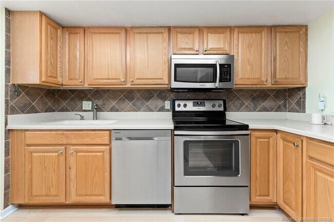 Photo - 3100 SE Pruitt Rd Unit 305