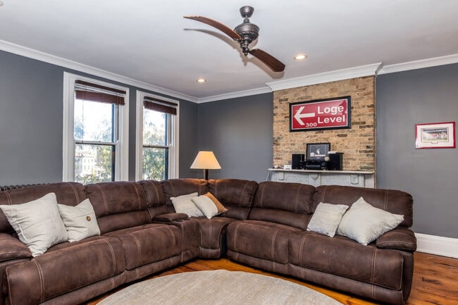 Photo - 215 W 9th St Unit ID1056144P