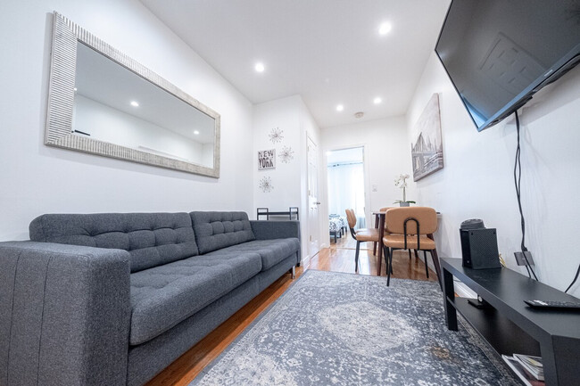 Building Photo - 2025 2nd Ave Unit ID1031974P