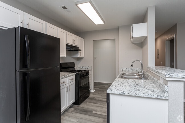 2BR, 2BA - 905 SF - Evergreen - 412 Crossing