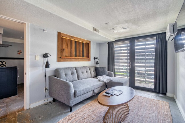 Building Photo - 1616 NW Northrup St Unit SI ID1309829P