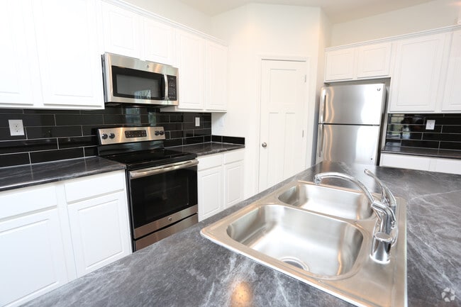 2BR, 2.5, 1,300 SF - Kitchen - Emerald Twenty Four