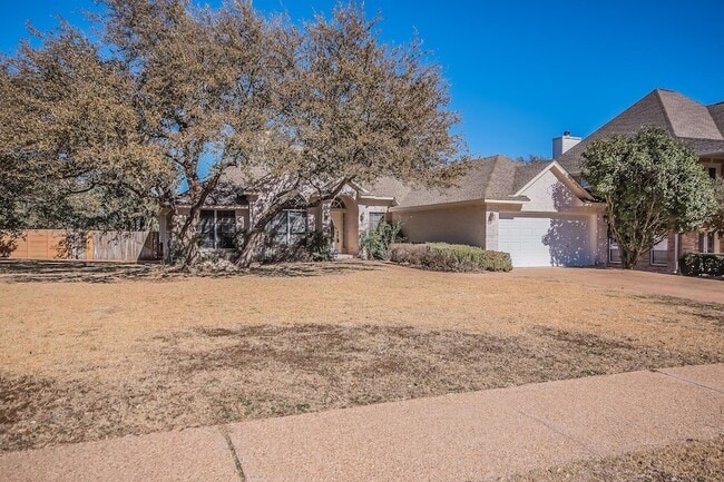 Building Photo - 15808 Chatham Wood Dr