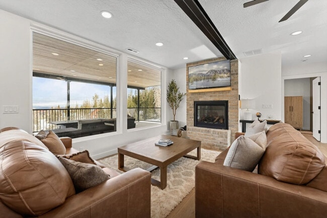 Building Photo - 220 Circle Dr Unit ID1249883P