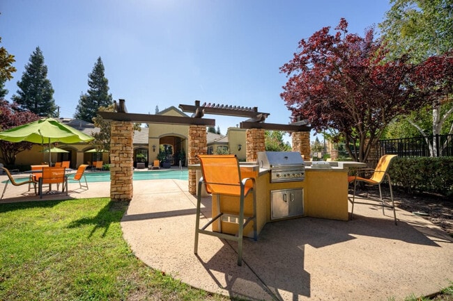 Photo - Oak Brook Apartments