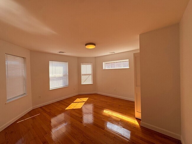 Photo - 411 Shirley St Unit 2