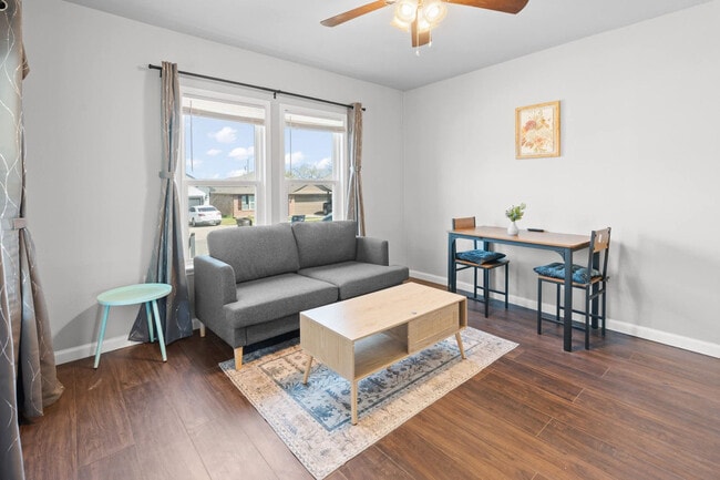 Building Photo - 1004 E Powell Ave Unit ID1357999P