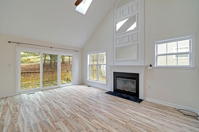 Photo - 212 Hawthorne Village Ct