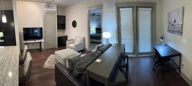 Building Photo - 5655 Carnegie Blvd Unit ID1344163P