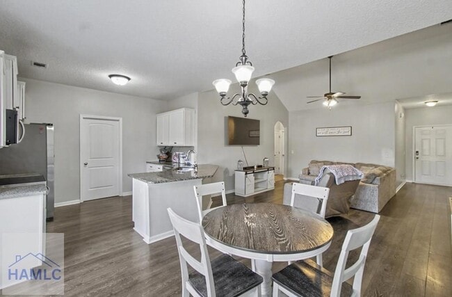 Photo - 56 Avondale Dr NE