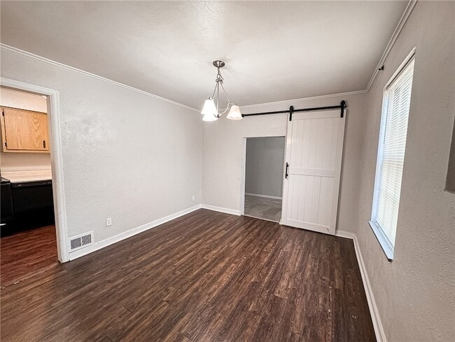 Photo - 2710 Henderson Rd