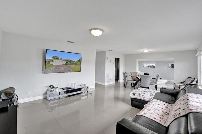 Photo - 3322 McKinley St