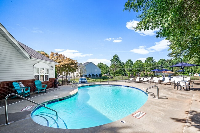 Swimming Pool - Huntersville Commons