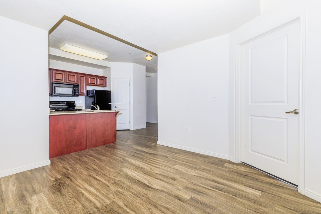 2 Bedroom 2 Bathroom Corner - 2/2 Corner