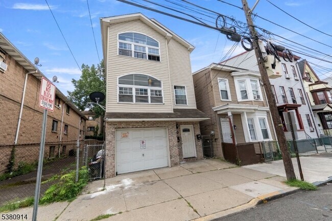 Photo - 110 16th Ave