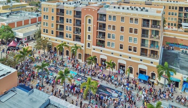 Building Photo - 511 Lucerne Ave Unit 408