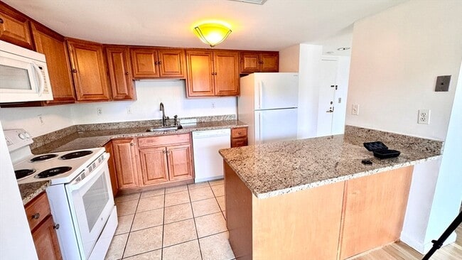 Building Photo - 85 Brainerd Rd Unit 404