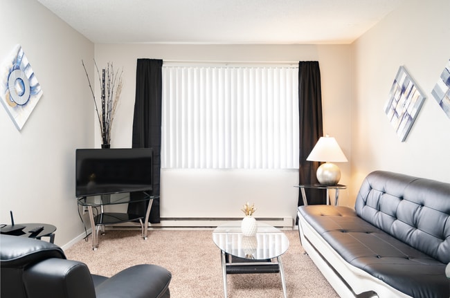 Photo - Brentwood Estates - Furnished & Unfurnished Apartments