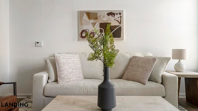 Building Photo - 2800 Milan Ct Unit 212