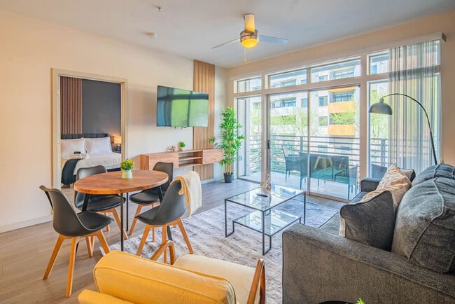 Building Photo - 914 N 3rd St Unit ID1263056P