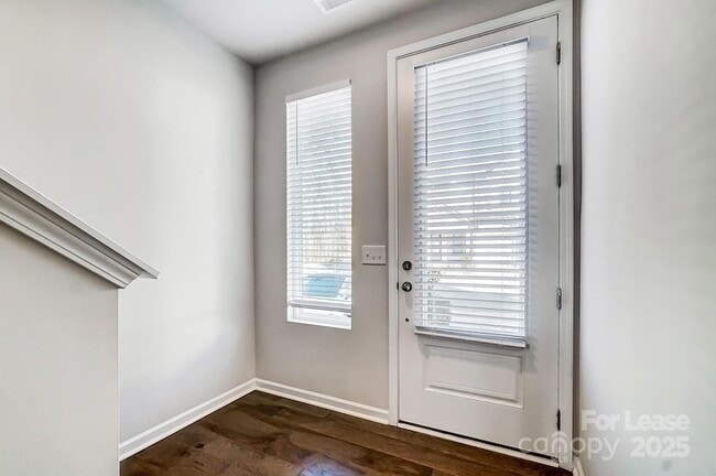 Photo - 7014 Fairmile Run