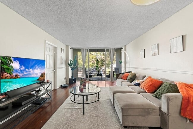 Photo - 113 Royal Pk Dr Unit 2C