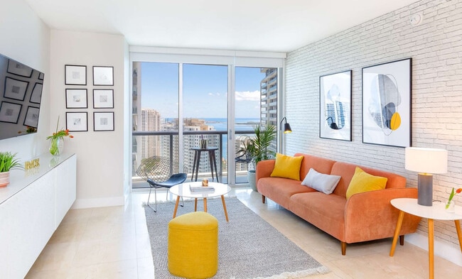 Building Photo - 485 Brickell Ave Unit ID1240517P