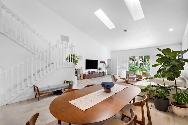 Building Photo - 4117 W Palm Aire Dr Unit 2