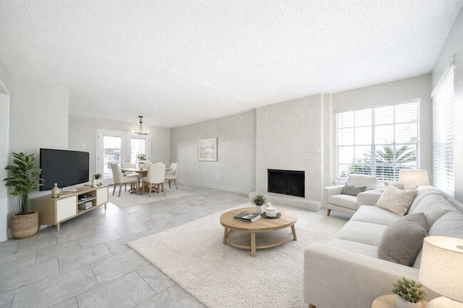 Building Photo - 8100 Leonora St Unit 4