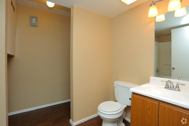 3BR - First Bathroom - Aspen Village