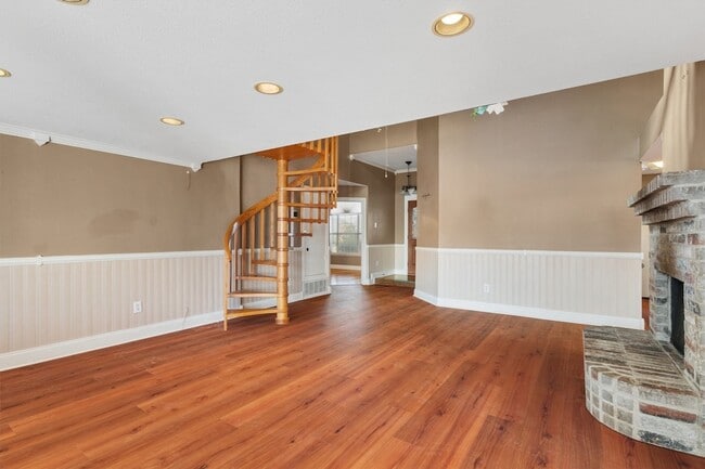 Photo - 409 Kathy Ln