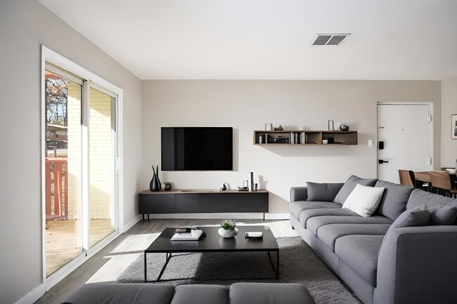 Photo - 7252 Ainsley St