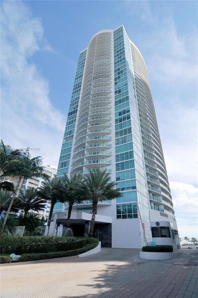 Building Photo - 2101 Brickell Ave Unit 1704